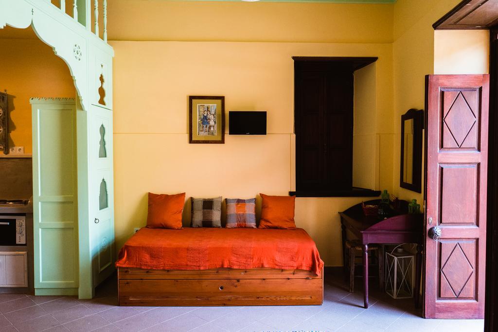 Hotel Karnayo à Meyísti Extérieur photo