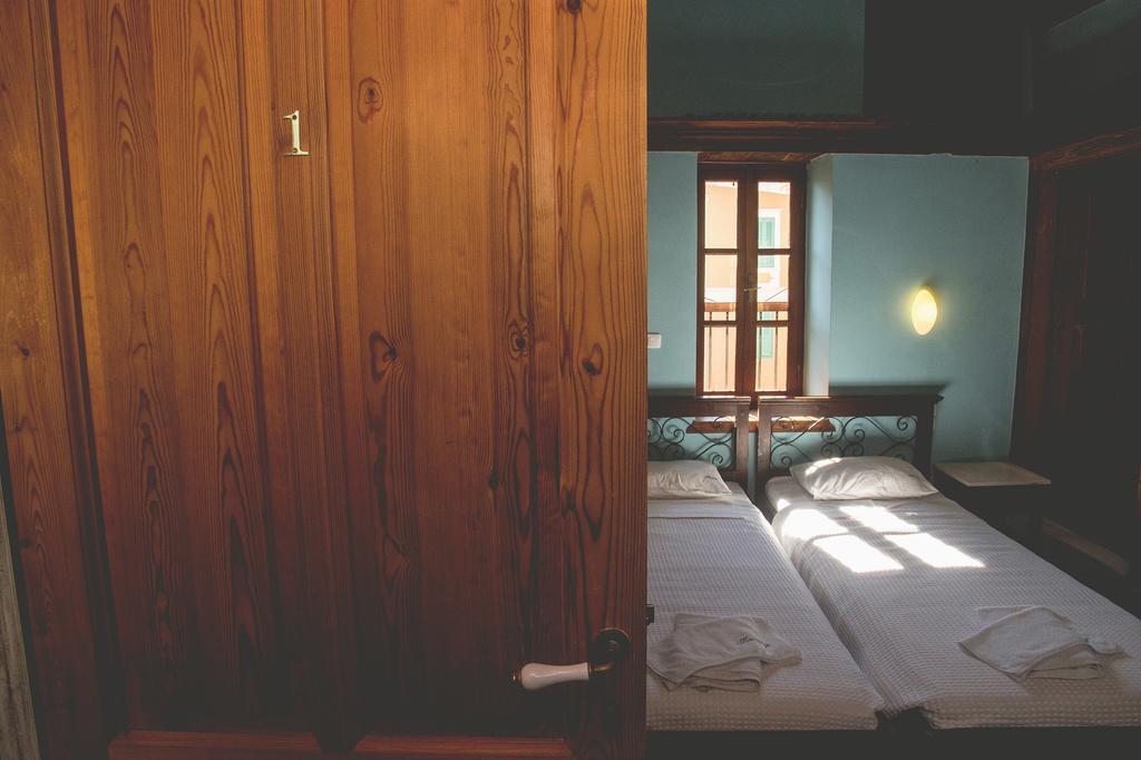 Hotel Karnayo à Meyísti Extérieur photo