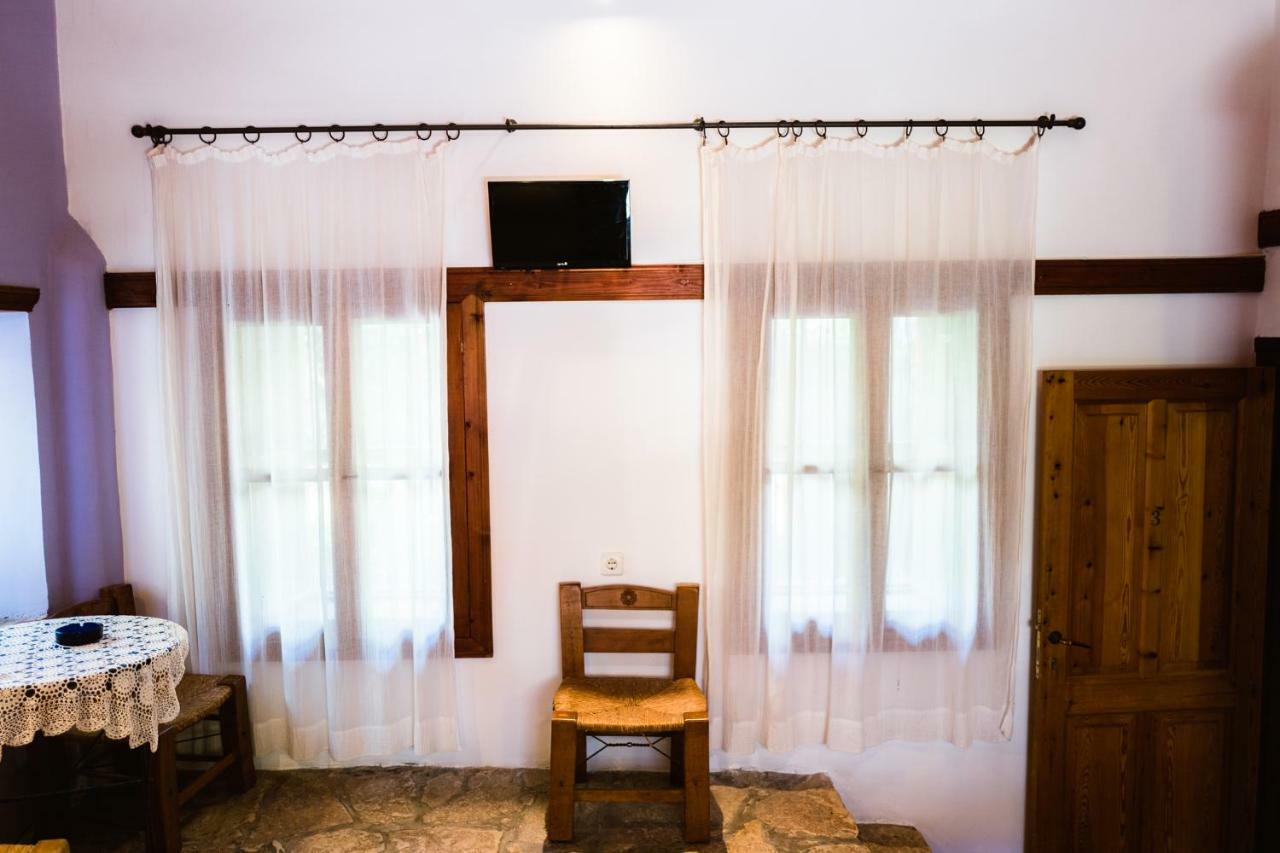 Hotel Karnayo à Meyísti Extérieur photo